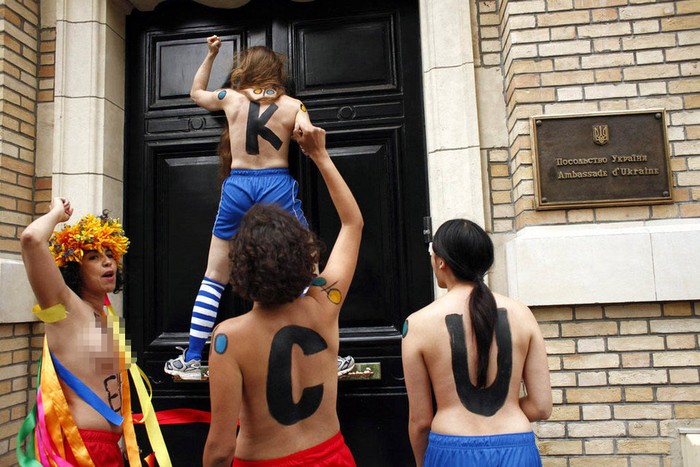 Phong trào biểu tình của nhóm FEMEN đã lan sang tận Pháp.